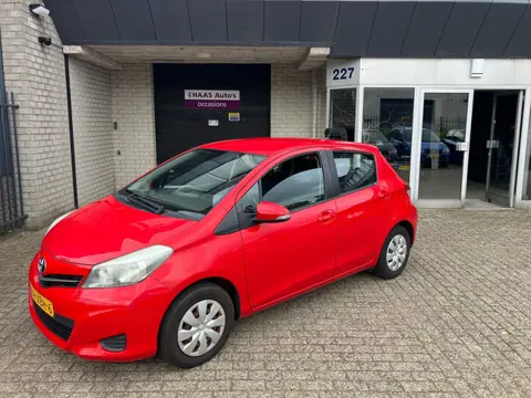 Toyota Yaris 1.0 VVT-i Aspiration / NWE MODELJAAR / DEALER SERVICED / CAMERA / AIRCO
