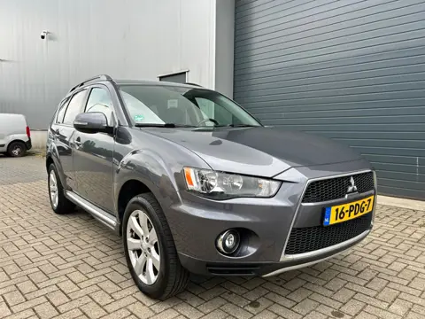 Mitsubishi Outlander 2.0i Intro Edition AUT CLIMA NAVI PDC
