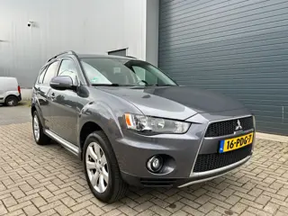 Mitsubishi Outlander 2.0i Intro Edition AUT CLIMA NAVI PDC