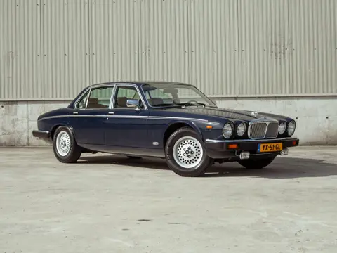 Daimler Double SiX 6.0 V12 318PK (1990) | 126.752 km | NL-auto | Één van de Laatste | Schuifdak | Cr