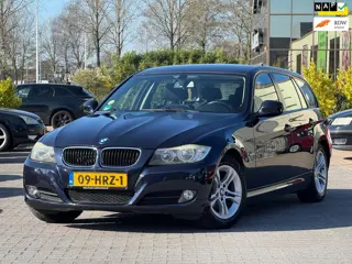 BMW 3-serie Touring 318i Business Line | Groot scherm | Parkeersensoren | Bluethooth | 2 sleutels | 