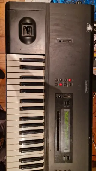 Korg m1 workstation synthesizer