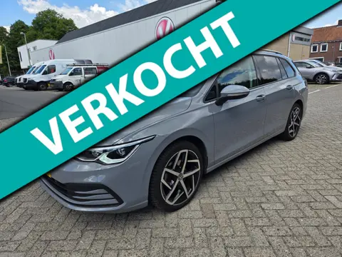 Volkswagen Golf Variant 1.0 eTSI Life | panoramadak | Narno Grey | digitaal dashboard
