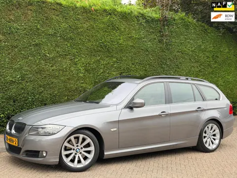 BMW 3-serie Touring 325i RIJDTSUPER/AUTOMAAT/PANO/LEER/XENON