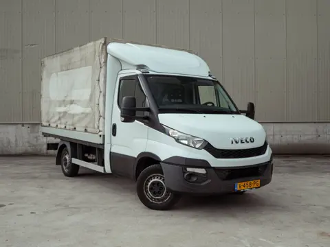 Iveco Daily 33S11 2.3 D 106PK Huifopbouw | Neerklapbare Zijschotten | 3-Zits | B-Rijbewijs | Trekhaa