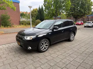 Mitsubishi Outlander 2.0 PHEV Hybrid instyle Leder Panorama Black Edition