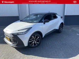 Toyota C-HR 1.8 Hybrid 140 First Edition , Bi-tone pearl white/zwart dak, Groot navigatie, 26.000 km