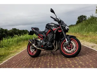 Kawasaki Z900 performance vol Akraprovic 92kw slechts 4800km!