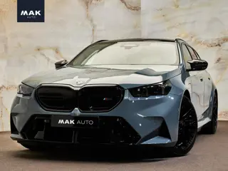 BMW M5 Touring V8 M Hybrid , Sonderlackierung, Ultimate Package, ceramic, pano, B&W, 21", stl.ventil