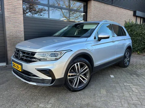 Volkswagen TIGUAN 1.4 TSI eHybrid R-Line Business+ Leder Pano Carplay Led