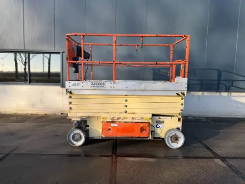 JLG 3246 ES Schaar hoogwerker 12 meter (bj 2013)