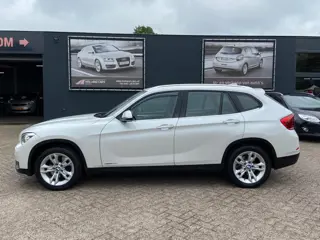 BMW X1 SDrive20i Limited Series Automaat - Airco ecc - Cruise - Navi - Xenon - Leer - Bluetooth/hand