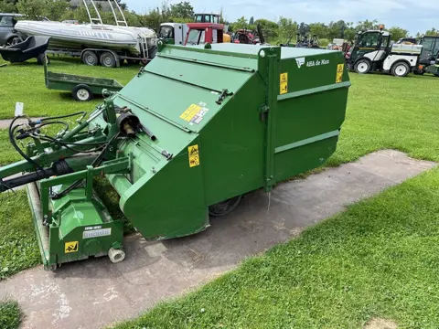 Imants Grasveegmachine en verticuteer wals