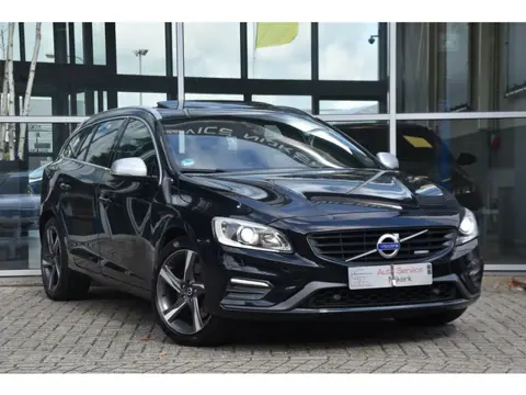 Volvo V60 D6 AWD Plug-In Hybrid R-Design | LEDER | DAK | CAMERA | BLIS | ACC | TREKHAAK