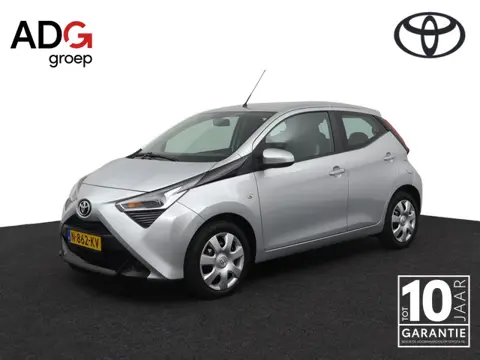 Toyota Aygo 1.0 VVT-i x-play | Groot scherm multimedia | Airco | Parkeercamera |
