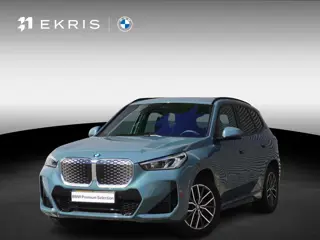 BMW iX1 eDrive20 | M Sportpakket | Getinte ramen | 18 inch LM-Velgen | Achteruitrijcamera | Actiefst