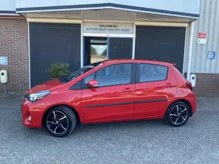 Toyota Yaris 1.3 VVT-i Dynamic (bj 2015)