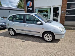 Renault Scénic 2.0-16V ''Expression Sport'' Automaat - Clima - Trekhaak - Apk 23-04-2027 !!