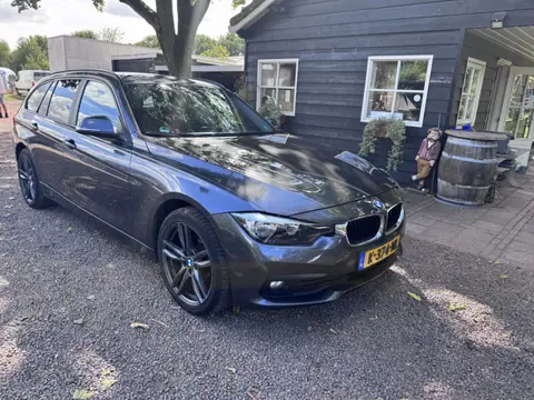 BMW 3 Serie Touring Shadowline 318d (bj 2016)