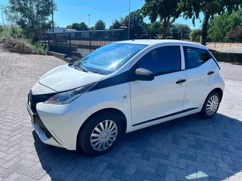 Toyota Aygo 1.0 VVT-i x-now