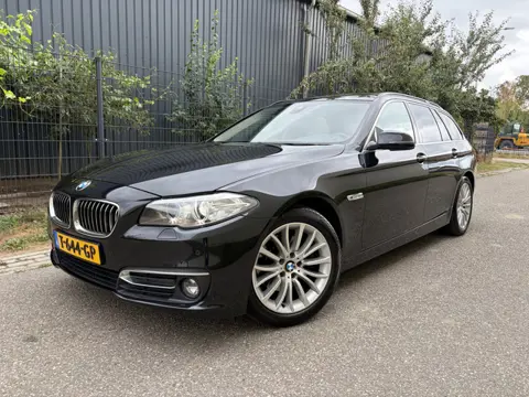 BMW 5 Serie Touring 520i High Executive / AUTOMAAT / LEER / PANORAMADAK / TREKHAAK / 179dkm!