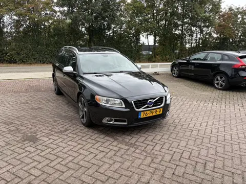 Volvo V70 2.0T R-Edition AUTOMAAT TREKHAAK LEER STOELVERWARMING