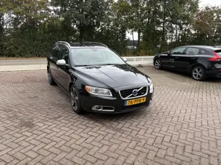Volvo V70 2.0T R-Edition AUTOMAAT TREKHAAK LEER STOELVERWARMING