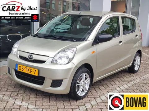 Daihatsu Cuore 1.0 CLEVER S Airco | Trekhaak | Lichtmetalen velgen | 4-seiz. banden