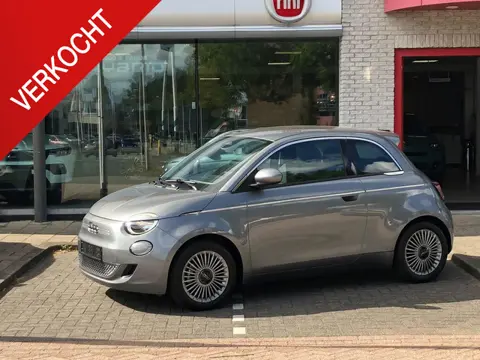 Fiat 500 Urban 42 kWh SOH 96,9%|CLIMATE|APPLE/ANDROID|360 CAMERA|STOELVERWARMING|PDC|16"