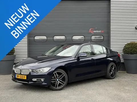 BMW 3-serie 320i High Executive | Camera | Navigatie | Lederen Bekleding | 18 Inch Lichtmetalen Velg
