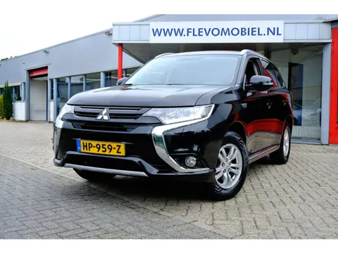 Mitsubishi Outlander 2.0 PHEV Business Edition Aut. Navi|Leder-Alcantara|Cam|LMV