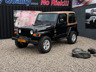 Jeep Wrangler 4.0i -BLACK SAHARA EDITION-