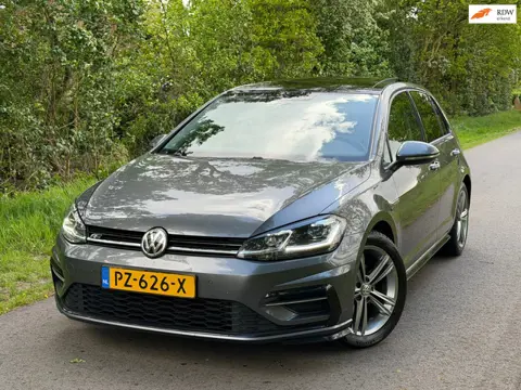Volkswagen Golf 1.0 TSI Highline Business R-Line | DSG | PANO | ACC | Stoelverwarming