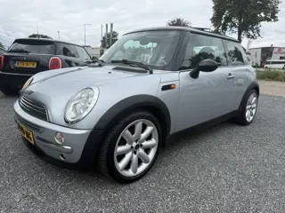 MINI 3-deurs 1.6 Cooper Pepper,Panoramadak,17".Zeer mooi !!! Bak schade !