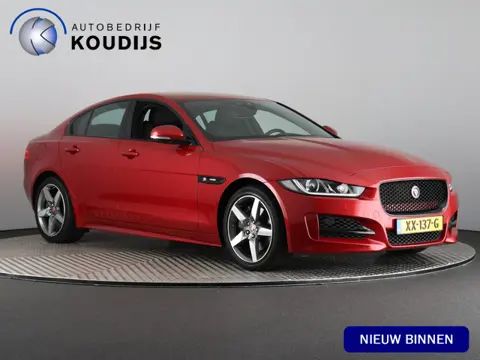 Jaguar XE 2.0t R-Sport (NL-Auto / Camera / Carplay / Navi / Stoelverw.)