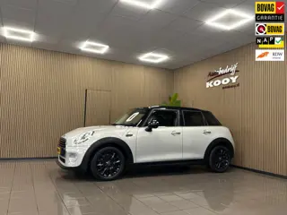 Mini 5-Deurs 1.5 Cooper Chili Business * Panoramadak / LED / Navigatie / LM Velgen / NL Auto *