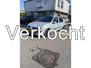 Renault Clio 1.4-16V Privilège Airco,5 Deurs. Keurig nette en perfect rijdende Clio. Prijs is inclus