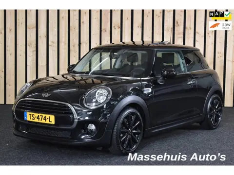 Mini 3-Deurs 1.5 Cooper Pepper 2e eig. NL-auto Panodak Airco Navi All seasons Bluetooth 17" + Nwe AP