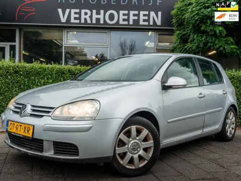 Volkswagen Golf 1.6 FSI Sportline - PANORAMADAK - GROOT DISPPLAY - KOOPJE !