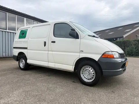 Toyota HiAce 2.5 D4-D 90PK Base | MARGE | 3 ZITS | NAP