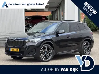 BMW iX1 xDrive30 Launch Edition 67 kWh | Pano-Dak/19"/Adapt.Cruise/3D Camera/HUD/Massage/Comfort Acc