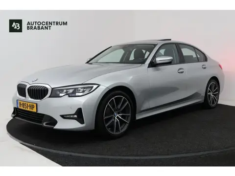 BMW 3-serie 320i Executive Edition (PANORAMADAK, SFEERVERLICHTING, PDC, DEALER ONDERHOUDEN)