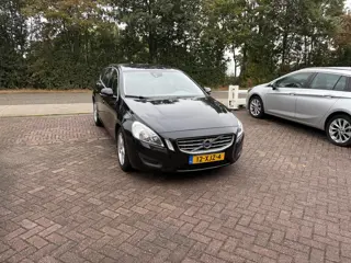 Volvo V60 1.6 T3 Momentum LEER STOELVERWARMING NAVI CLIMA