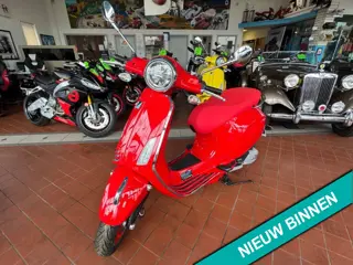 Vespa Primavera 50 RED Edition 45km E5+ NIEUW BETAAL met in3