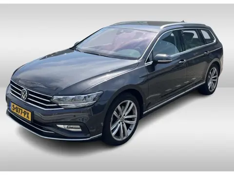 Volkswagen Passat Variant 1.5 TSI R-Line Business + / Camera / CarPlay / Leder&Alcantara / 18'' / St