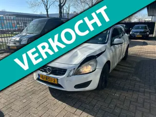 Volvo V60 2.0 D3 Momentum| Auto heeft Schade!!