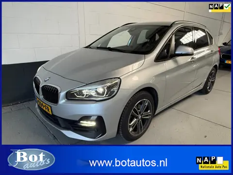 BMW 2-serie Active Tourer 218i Executive Edition / AUTOMAAT / NAVIGATIE / TREKHAAK / HALF LEDER / HO