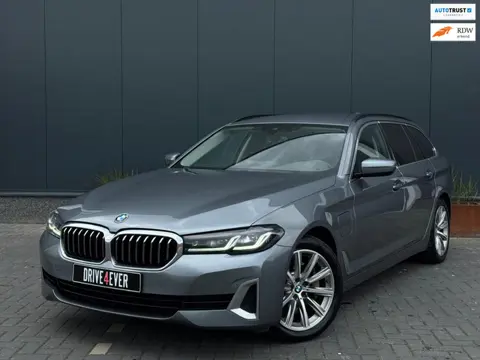 BMW 5-serie Touring 530e High Executive NAVI | LEDER | LED | CRUISE CONTROL | SPORTVELGEN