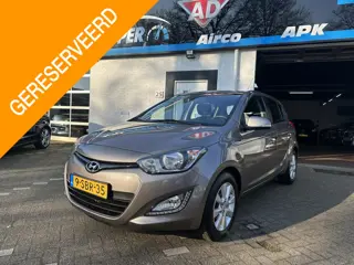Hyundai i20 1.2i i-Deal /Airco/all season banden/Lm velgen/Nieuwe apk bij aflevering/Trekhaak afneem
