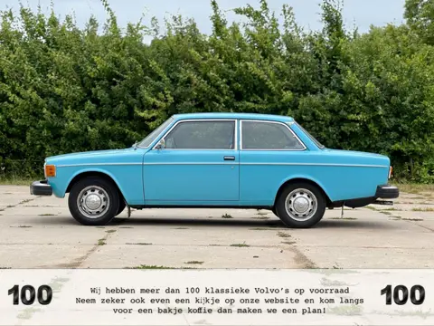 Volvo 142 De Luxe in super retro kleurstelling, handgeschakeld